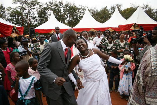 アフリカの結婚式、お祝い